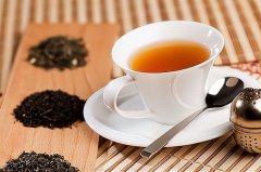 红茶和绿茶的区别和选择