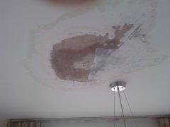 屋顶漏水的维修方法（介